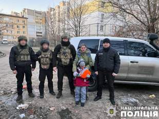 З обстрілюваного Станіслава на Херсонщині евакуювали мати з дитиною