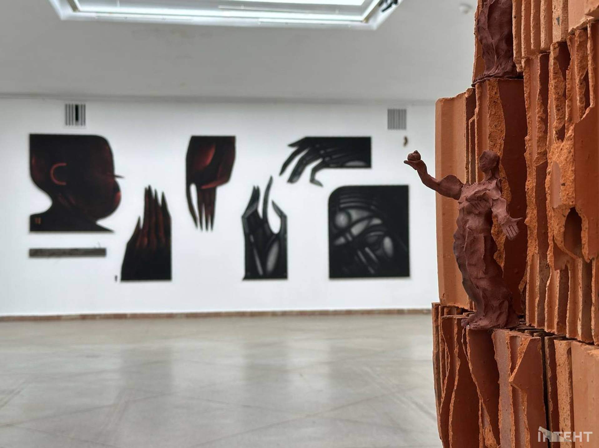 Є й одесити: у Львові стартувала художня виставка на три поверхи