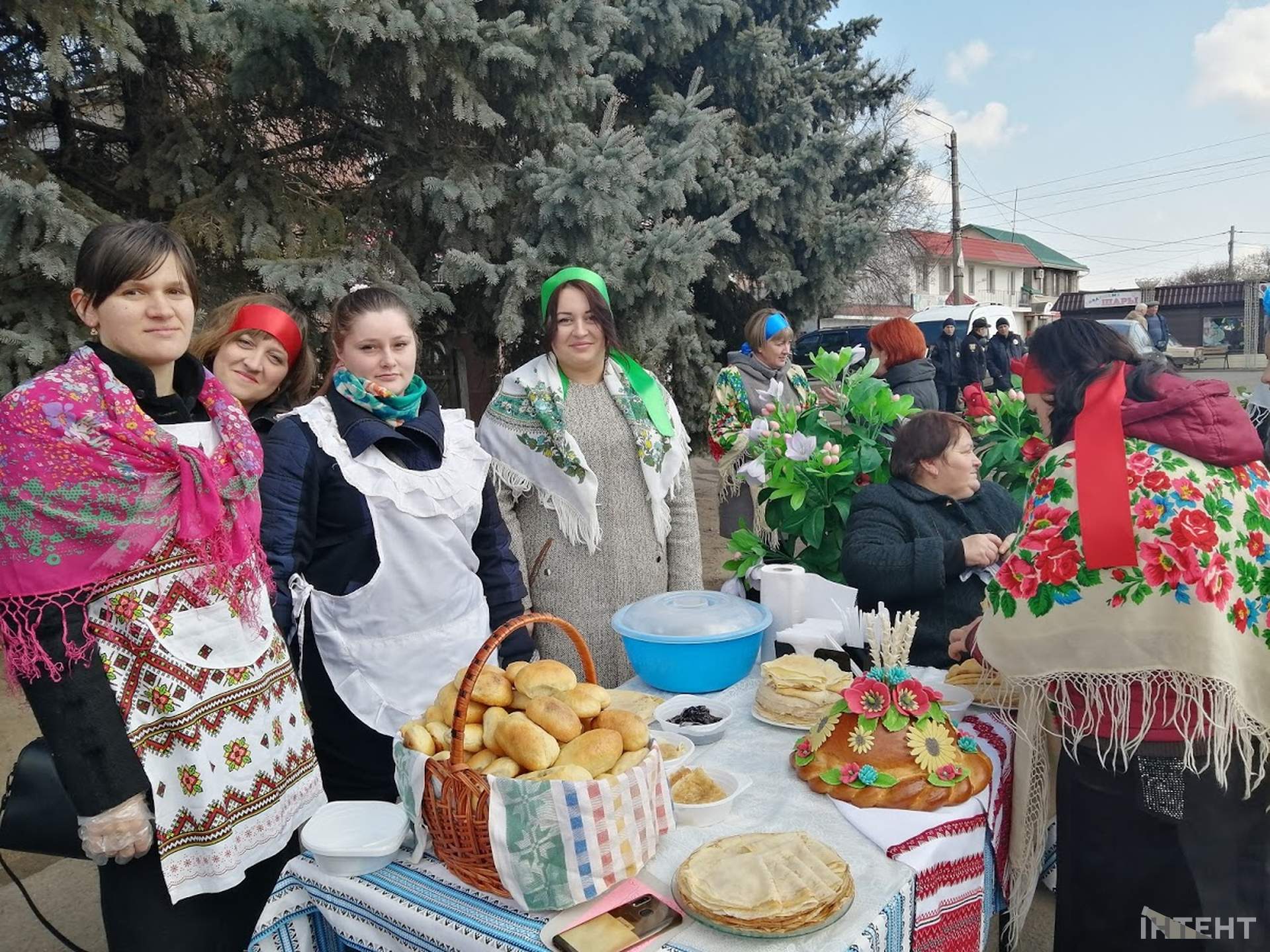 Роздільна зустріла весну ярмарком млинців, піснями та частуванням