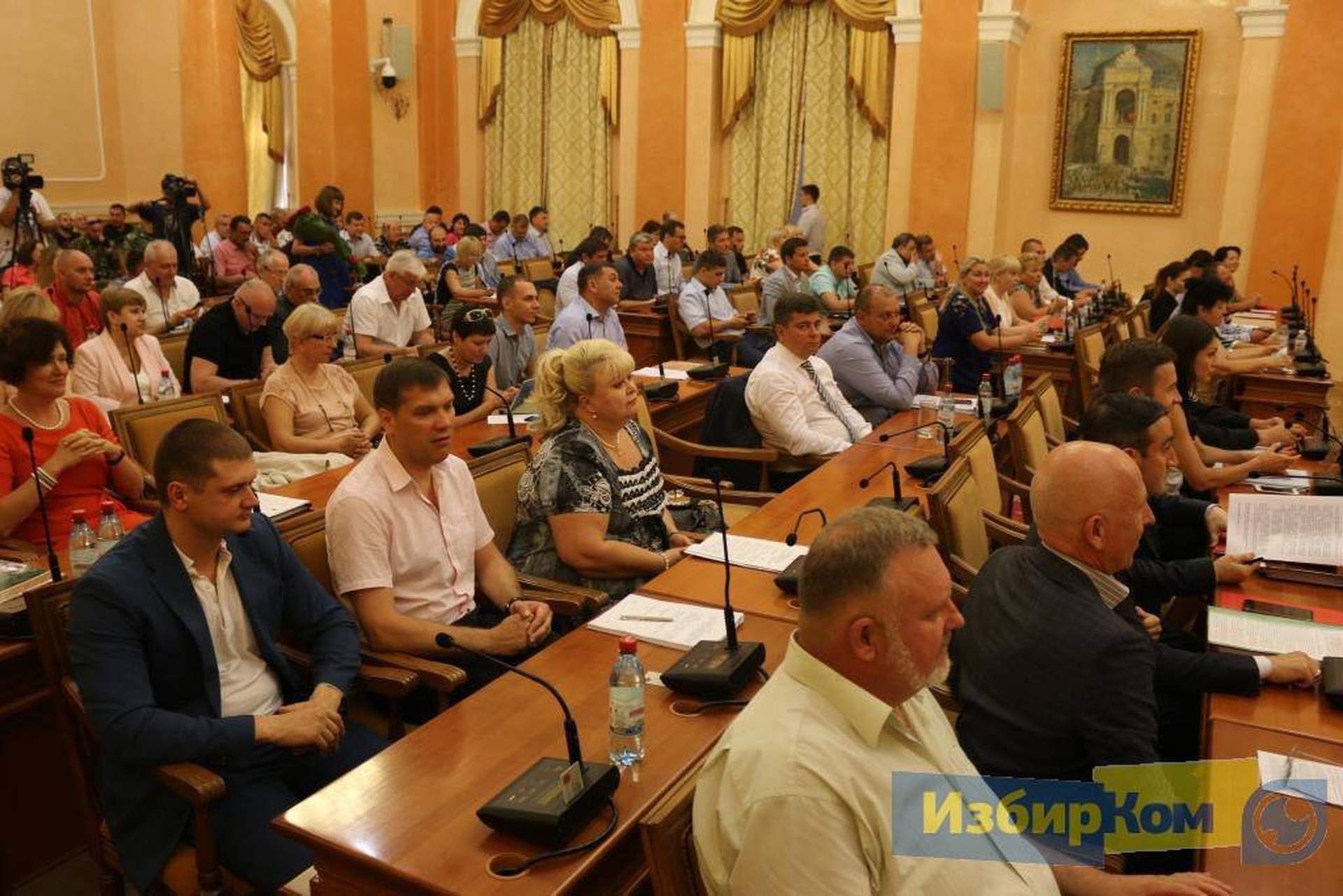 Неожиданная сессия Одесского горсовета: оцепление вокруг мэрии и сбор ради одного вопроса