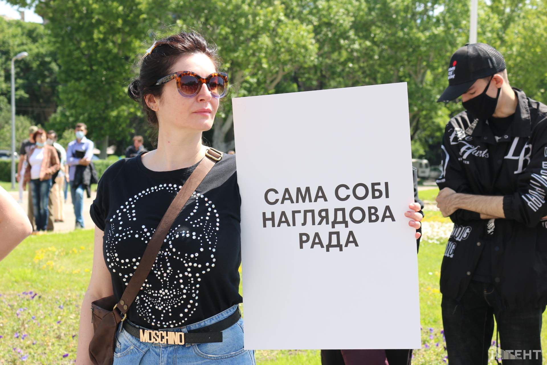 Ро наш Бро: одесити вийшли під стіни облради на підтримку Ройтбурда