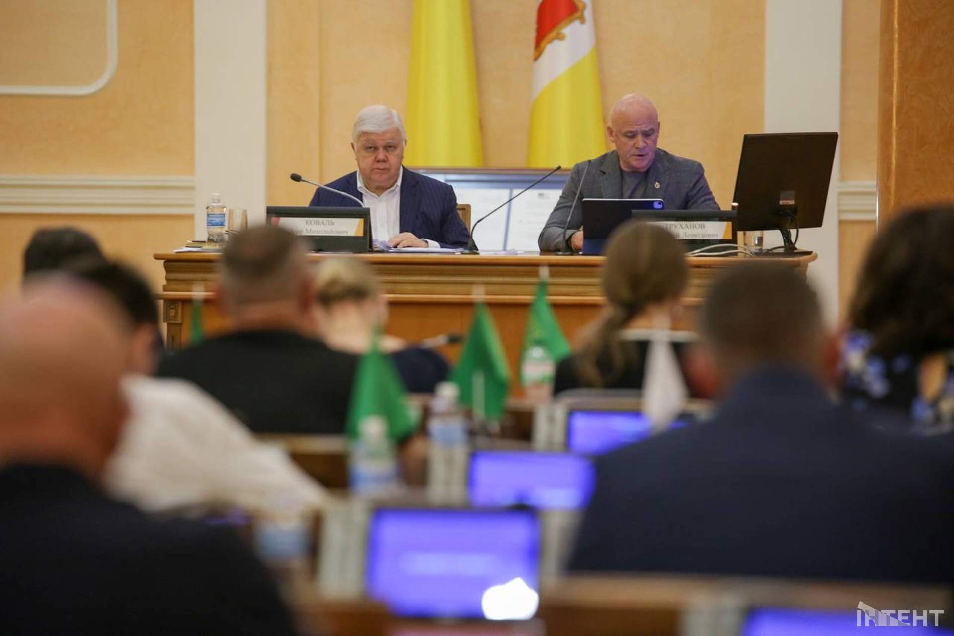 Бурхлива сесія та мітинг у світлинах Інтента