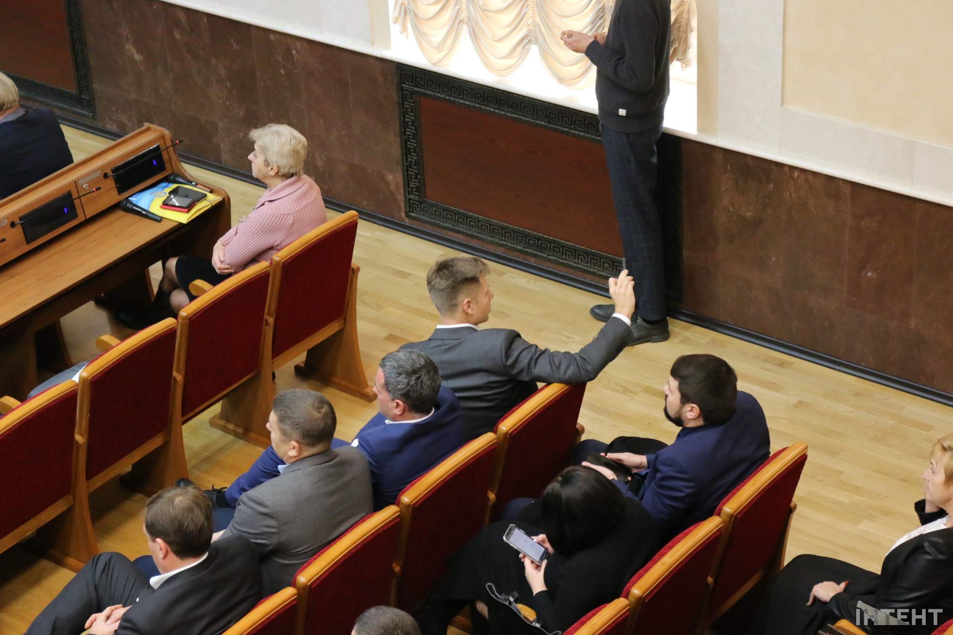 Як проходить позачергова сесія Одеської обласної ради