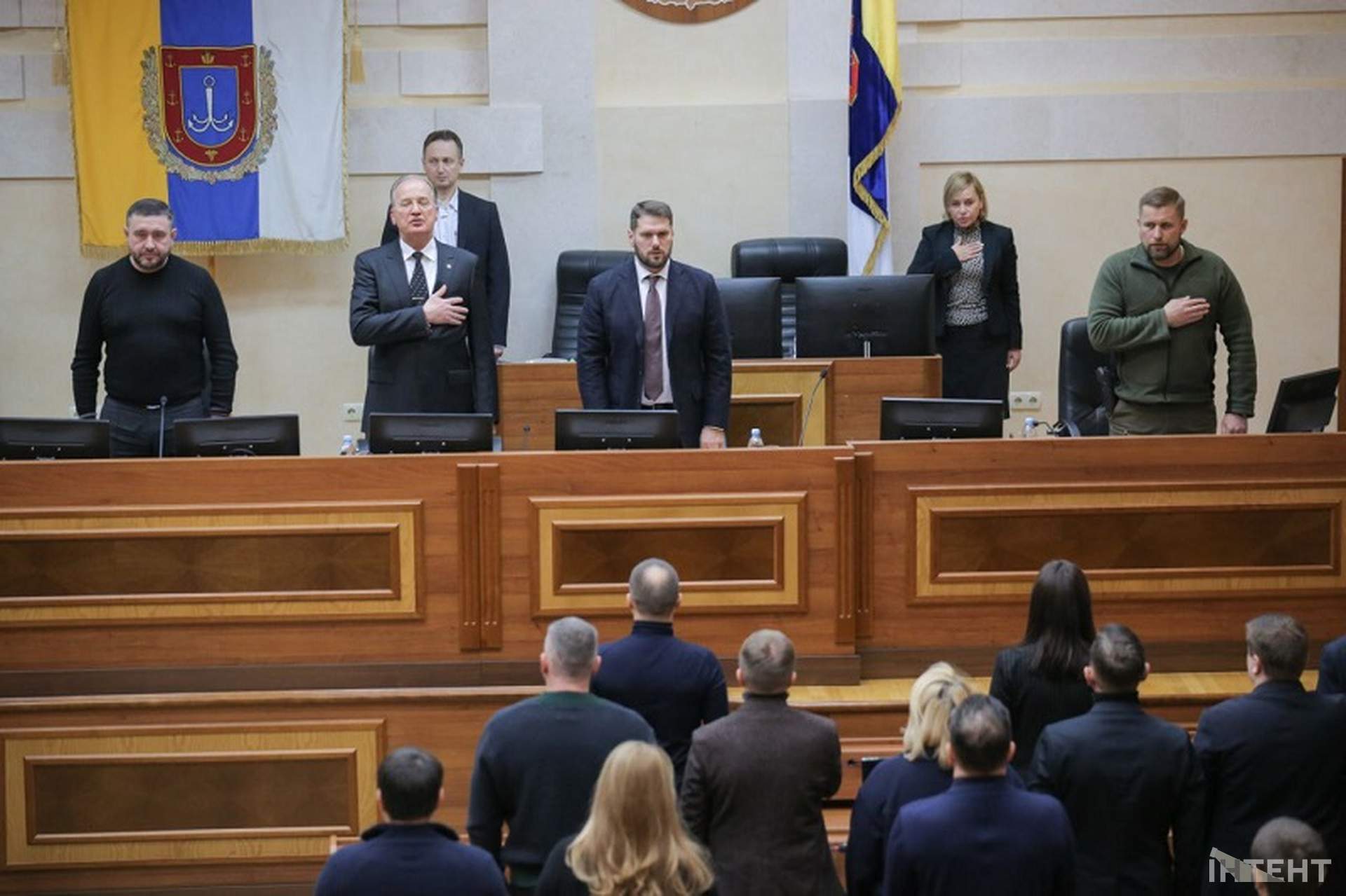 Шрапнель та невдалий перформанс: світлини з сесії Одеської облради