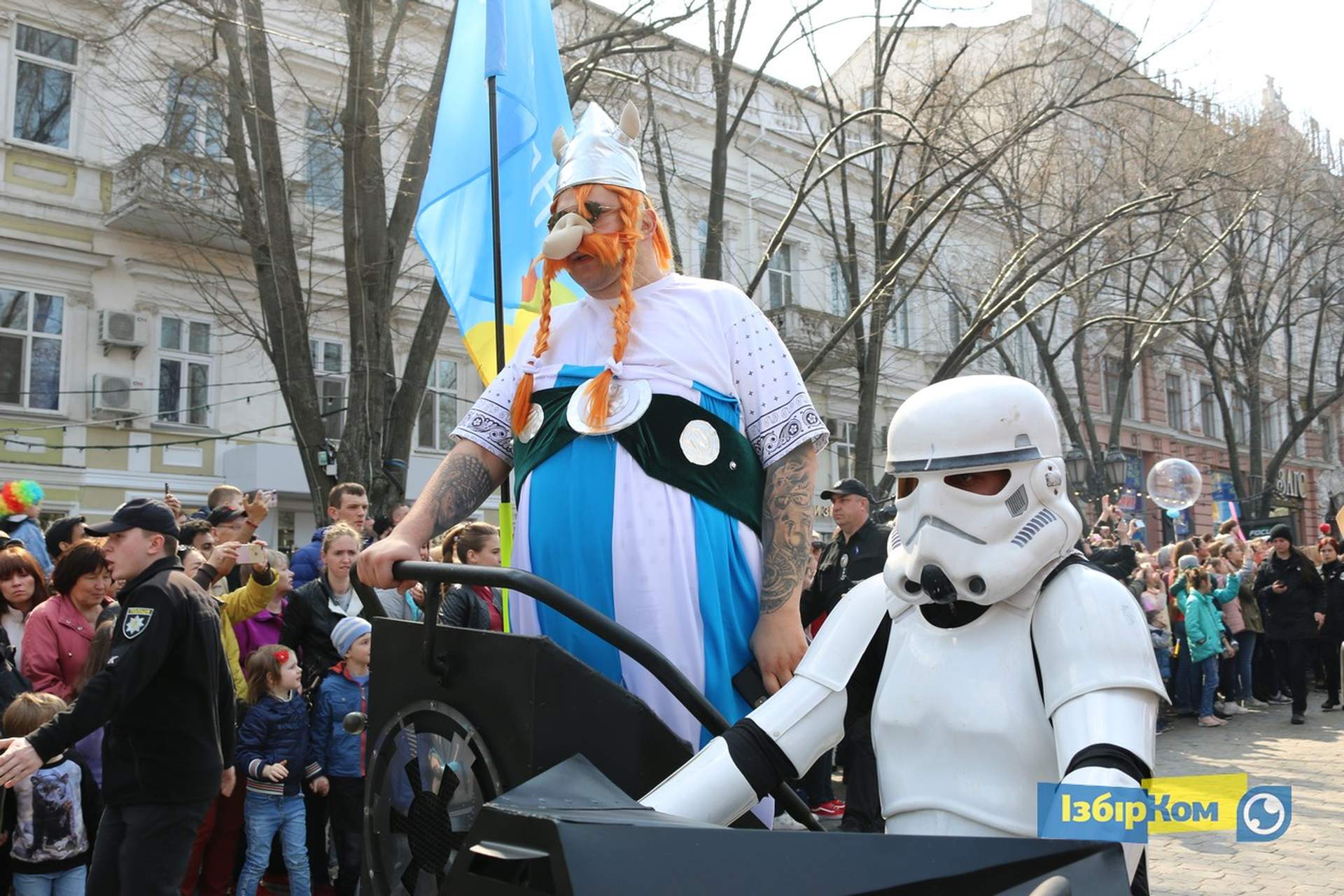 Парад Юморины 2019: зомби, клоуны и Чарли Чаплины