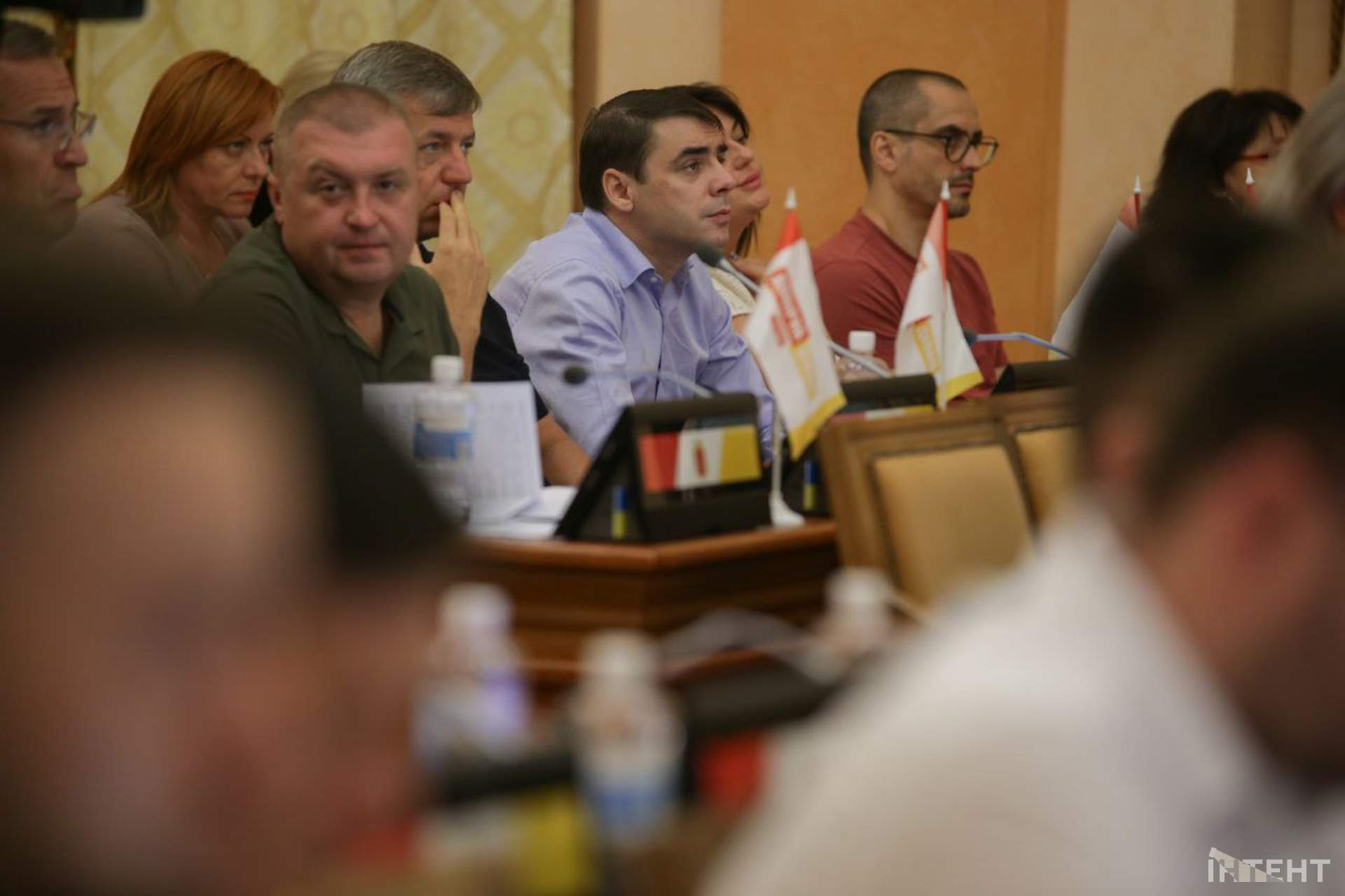 Обличчя та емоції: сесія Одеської міської ради в об'єктиві Інтента