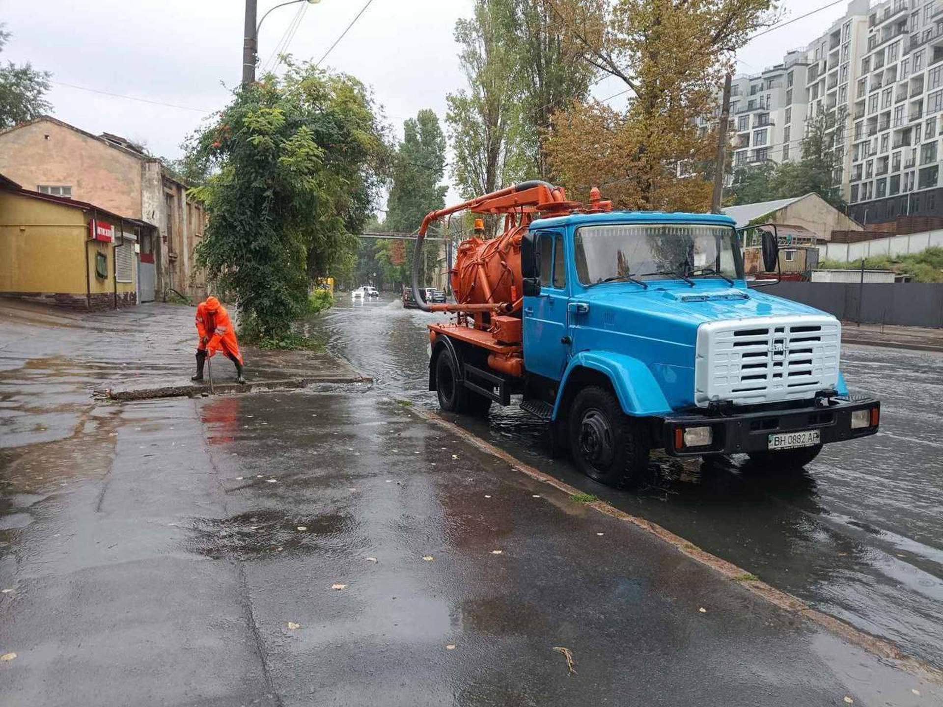 В Одесі відновили рух транспорту, що зупинили через негоду