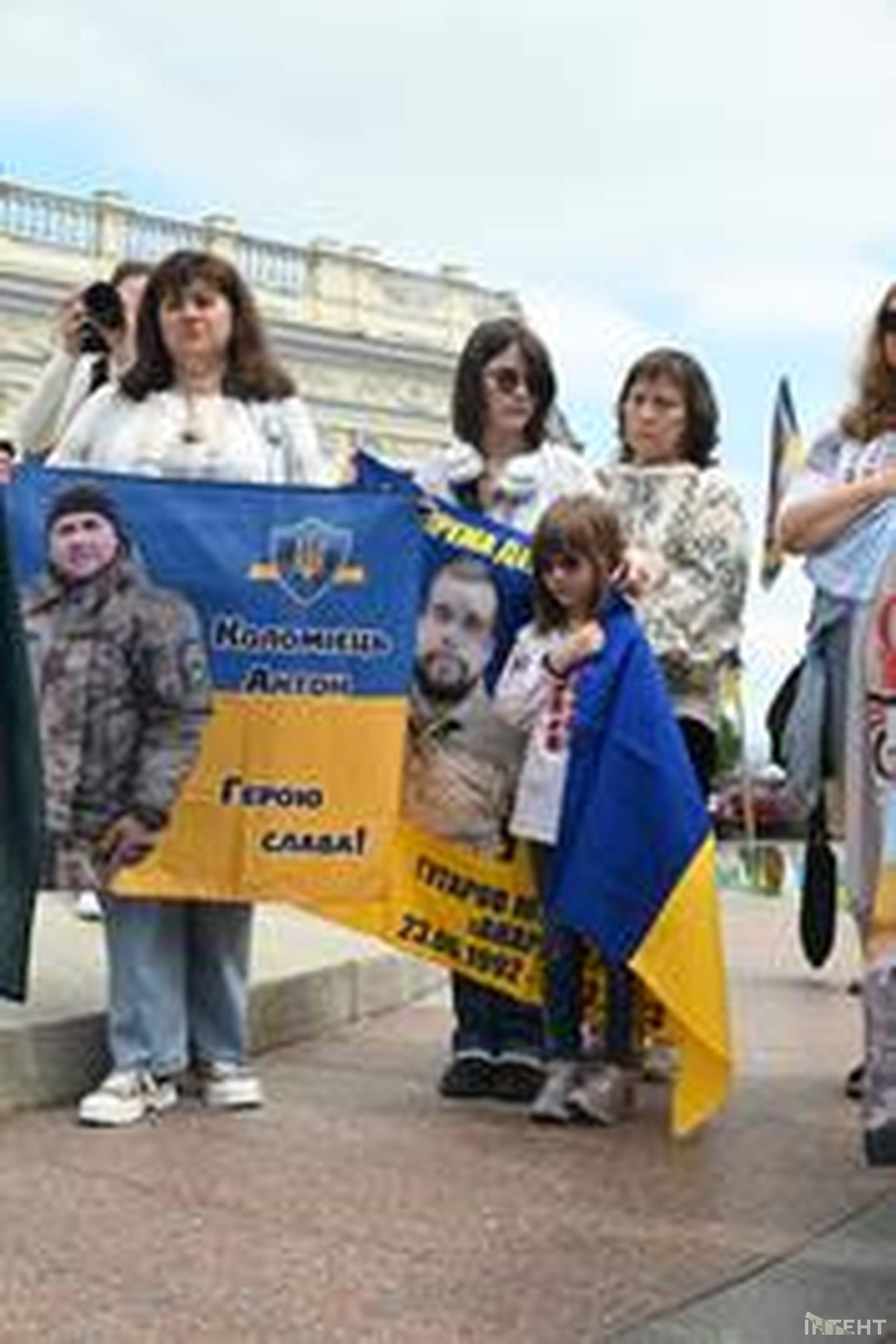 Лампадки, стрічки та хода пам’яті: в Одесі відбулася акція до Дня вишиванки