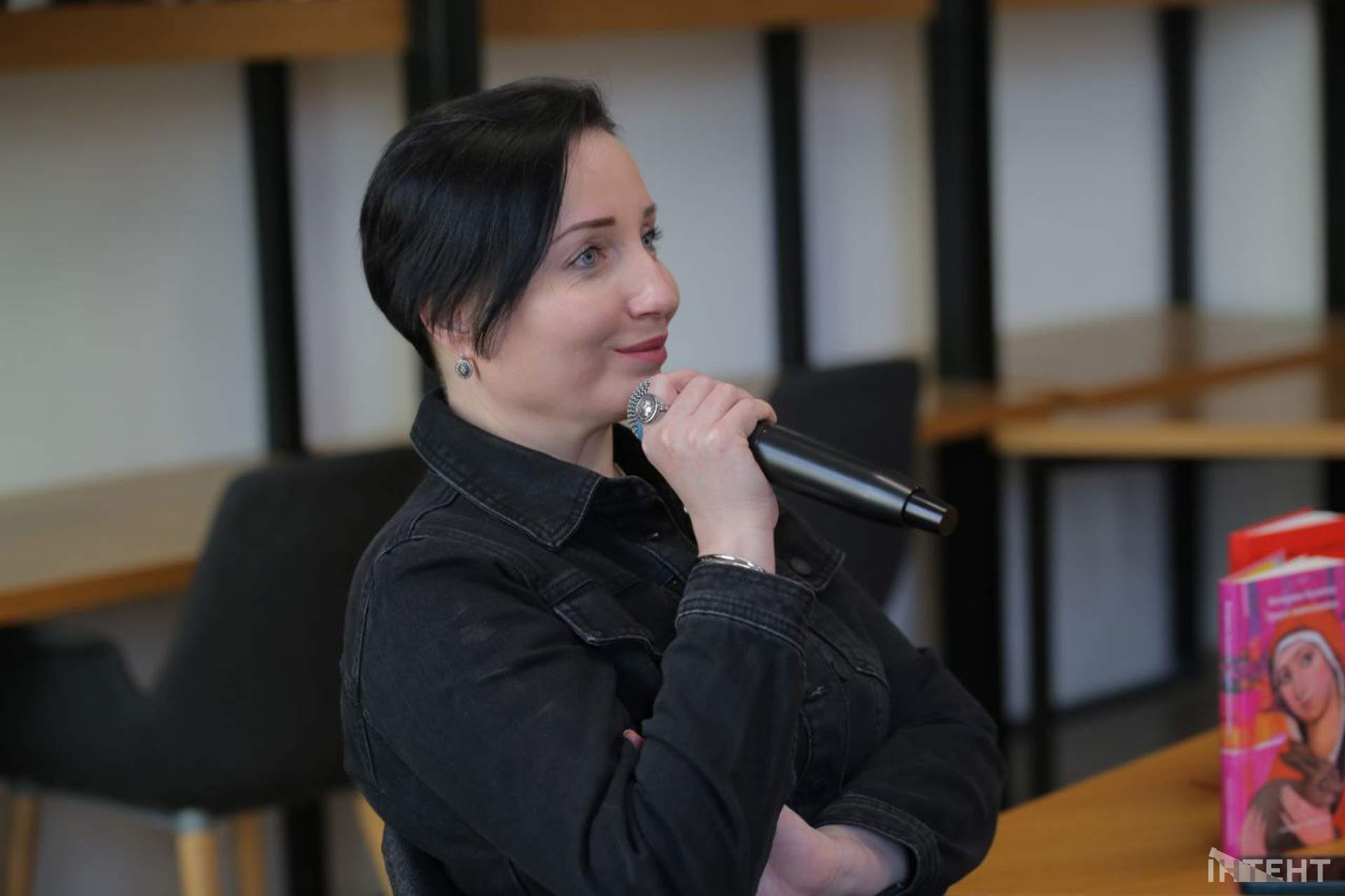Лауреатка Шевченківської премії прочитала свої вірші на зустрічі з одеситами