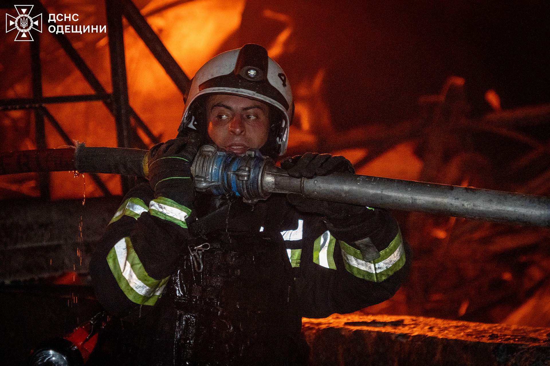 На Одещині пожежу після російської атаки гасили за допомогою потяга