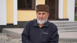 Security forces in Crimea take 74-year-old historian from his home