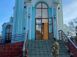 СБУ розпочала обшуки у храмі в Чорнобаївці