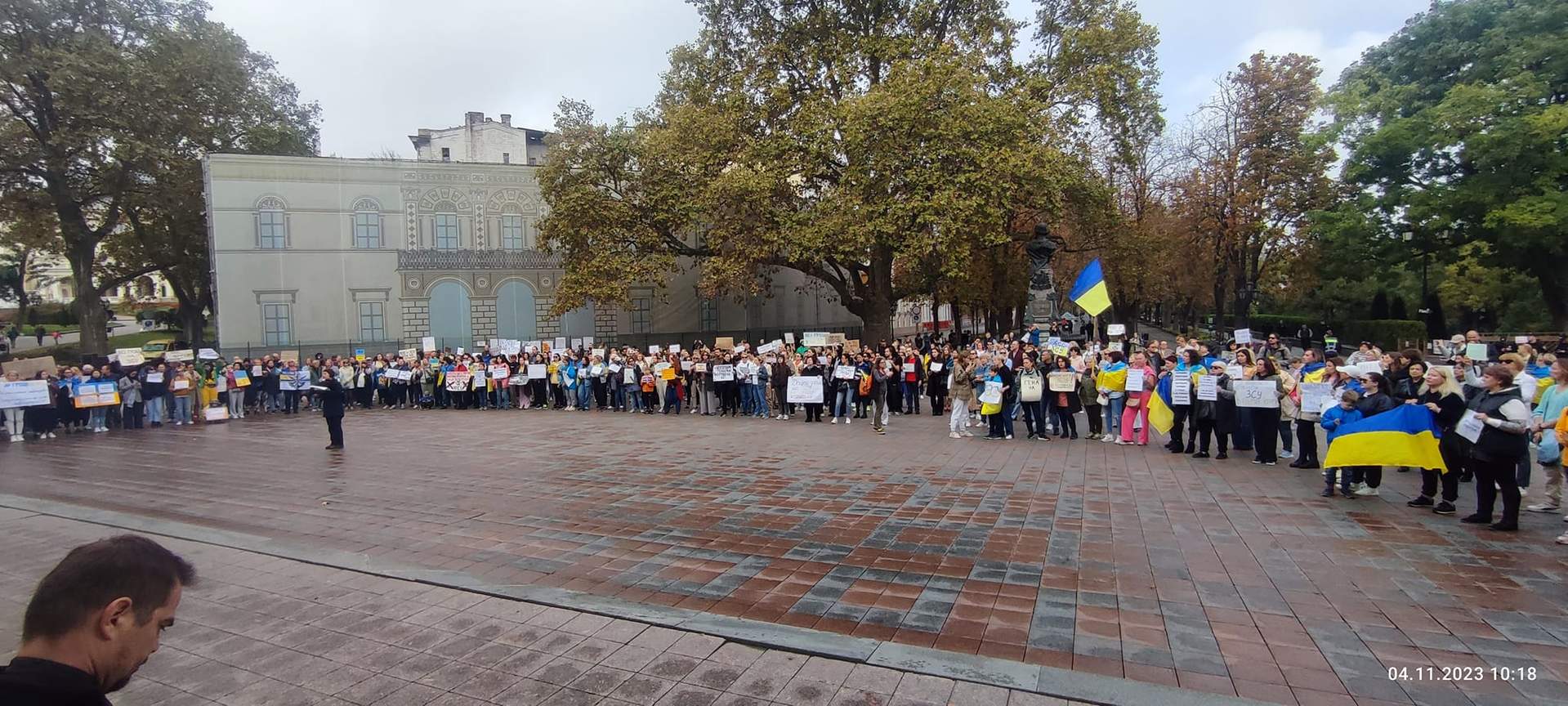 Одесити вийшли до будівлі мерії на ювілейну суботню акцію протесту проти недоцільних тендерів