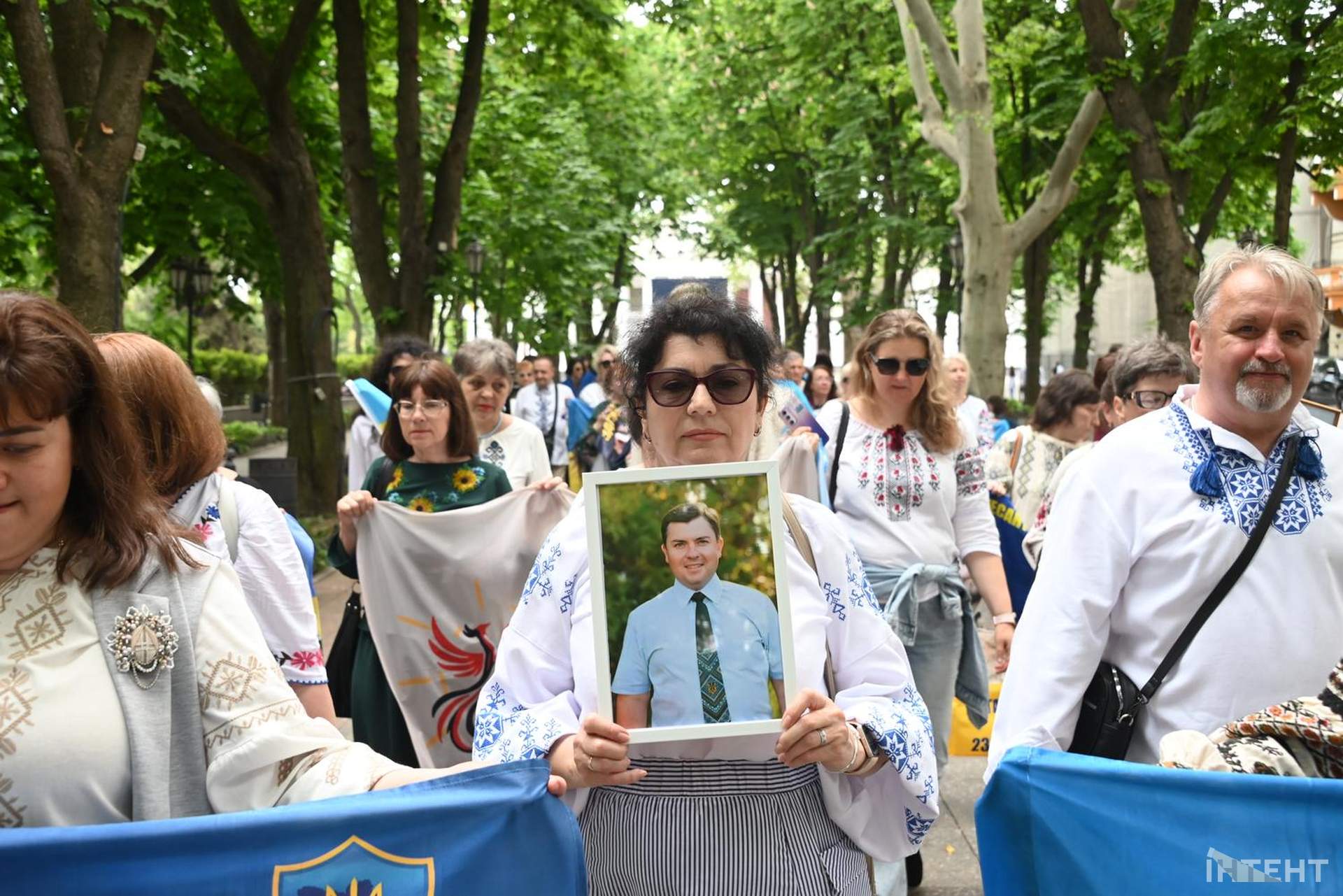 Лампадки, стрічки та хода пам’яті: в Одесі відбулася акція до Дня вишиванки