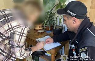 Поліція склала два протоколи на одеситку, яка дозволила собаці паплюжити Алею Героїв