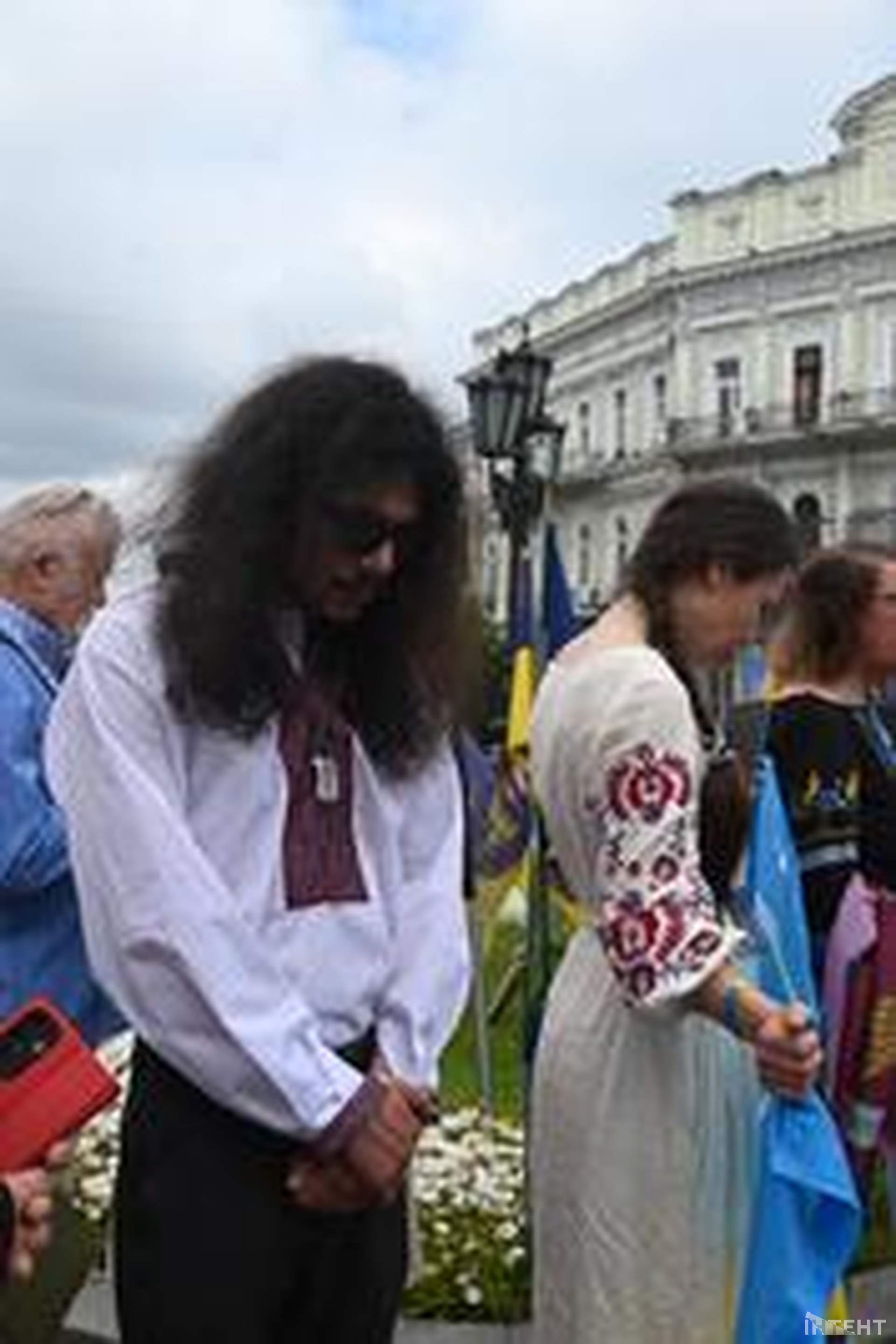 Лампадки, стрічки та хода пам’яті: в Одесі відбулася акція до Дня вишиванки