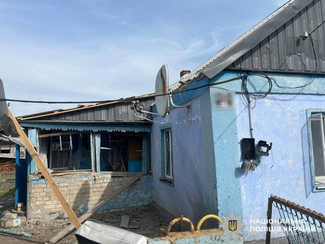 Наслідки обстрілів на Херсонщині. ФОТО: npu.gov.ua