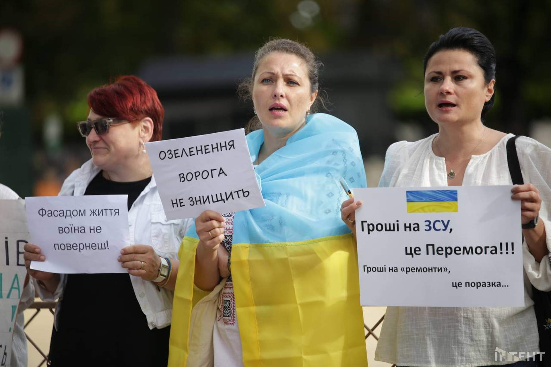 "В першу чергу - ЗСУ": в Одесі вже майже два тижні протестують проти несвоєчасних тендерів
