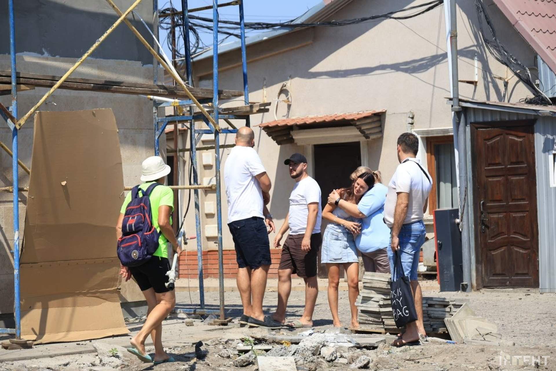 Ракетний удар по передмістю Одеси: троє людей отримали поранення
