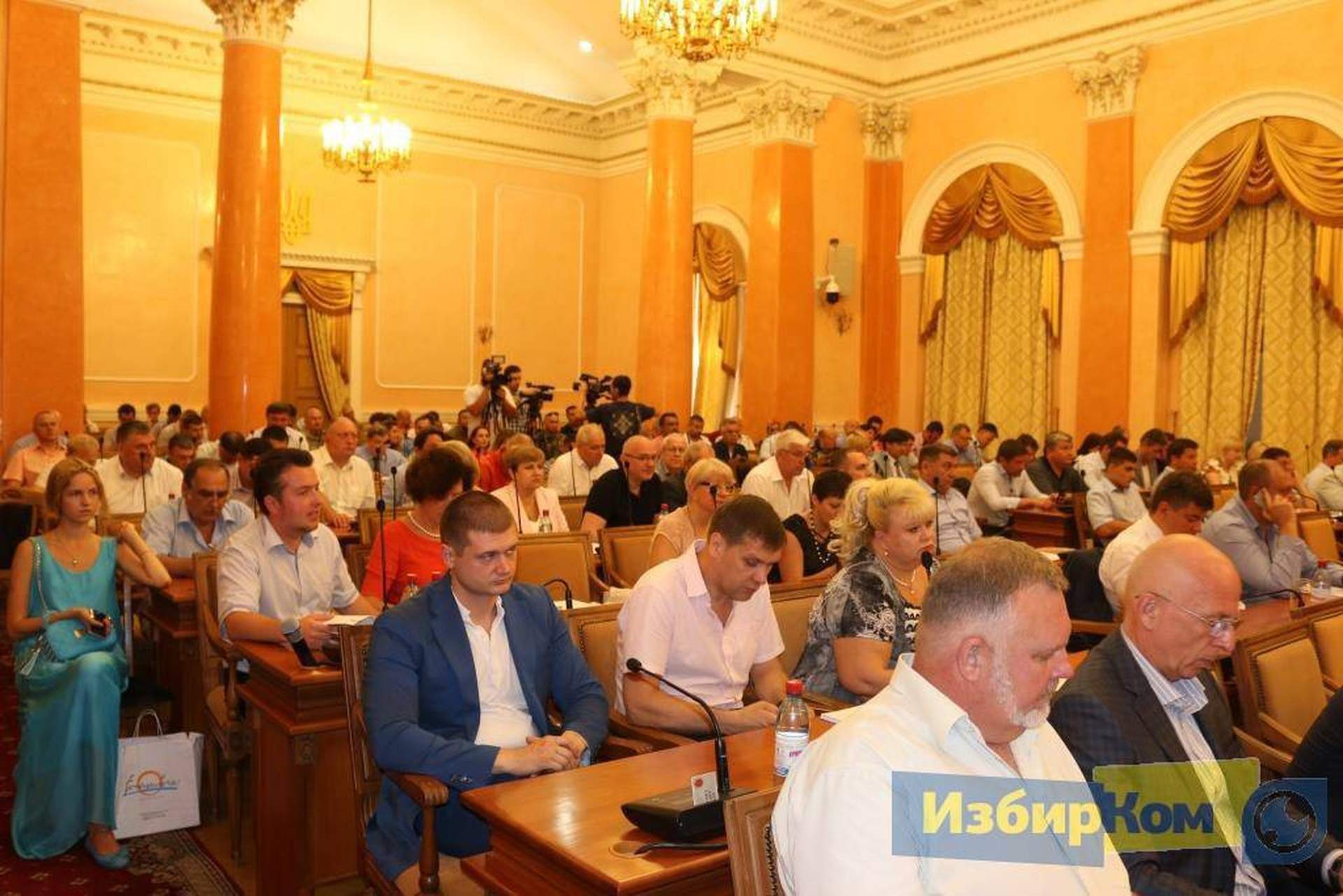 Неожиданная сессия Одесского горсовета: оцепление вокруг мэрии и сбор ради одного вопроса