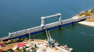 По мосту через Дністровський лиман вкотре гатили ракетою