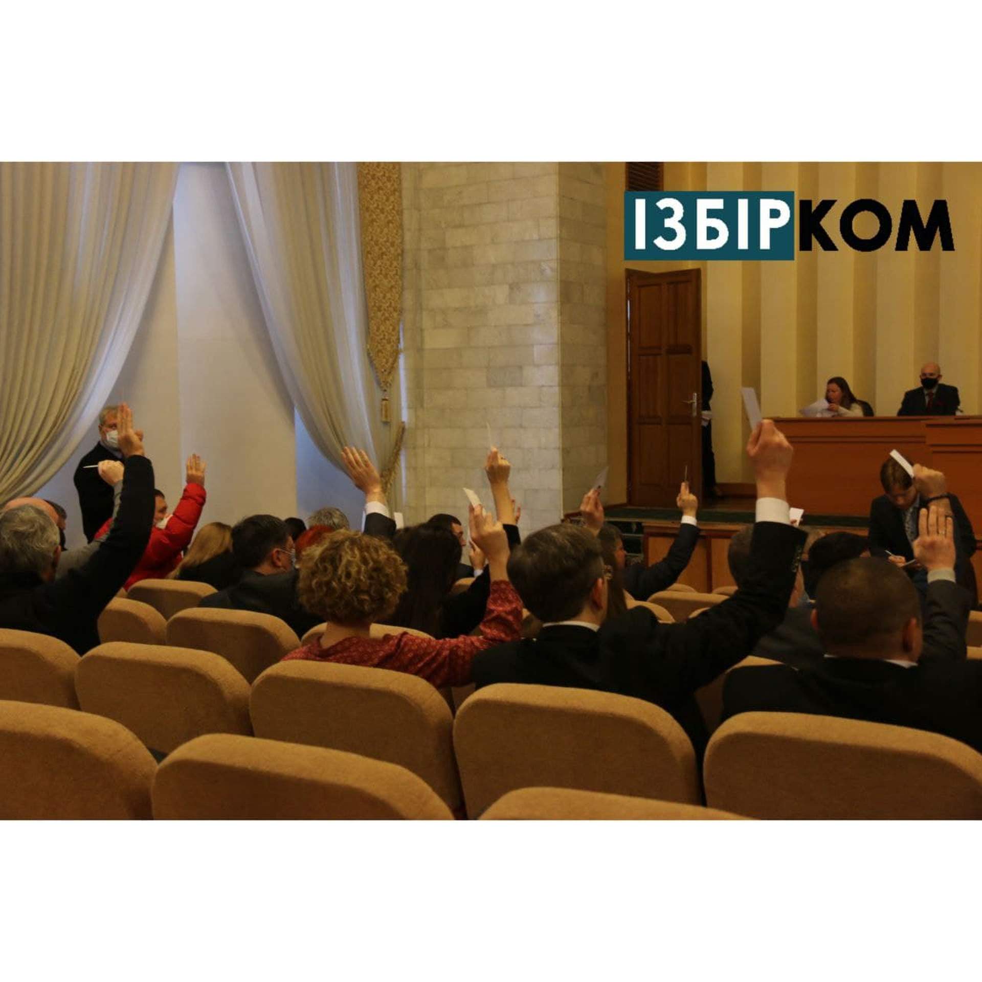 День двох сесій: як проходять засідання в Одеських обласній та районній радах