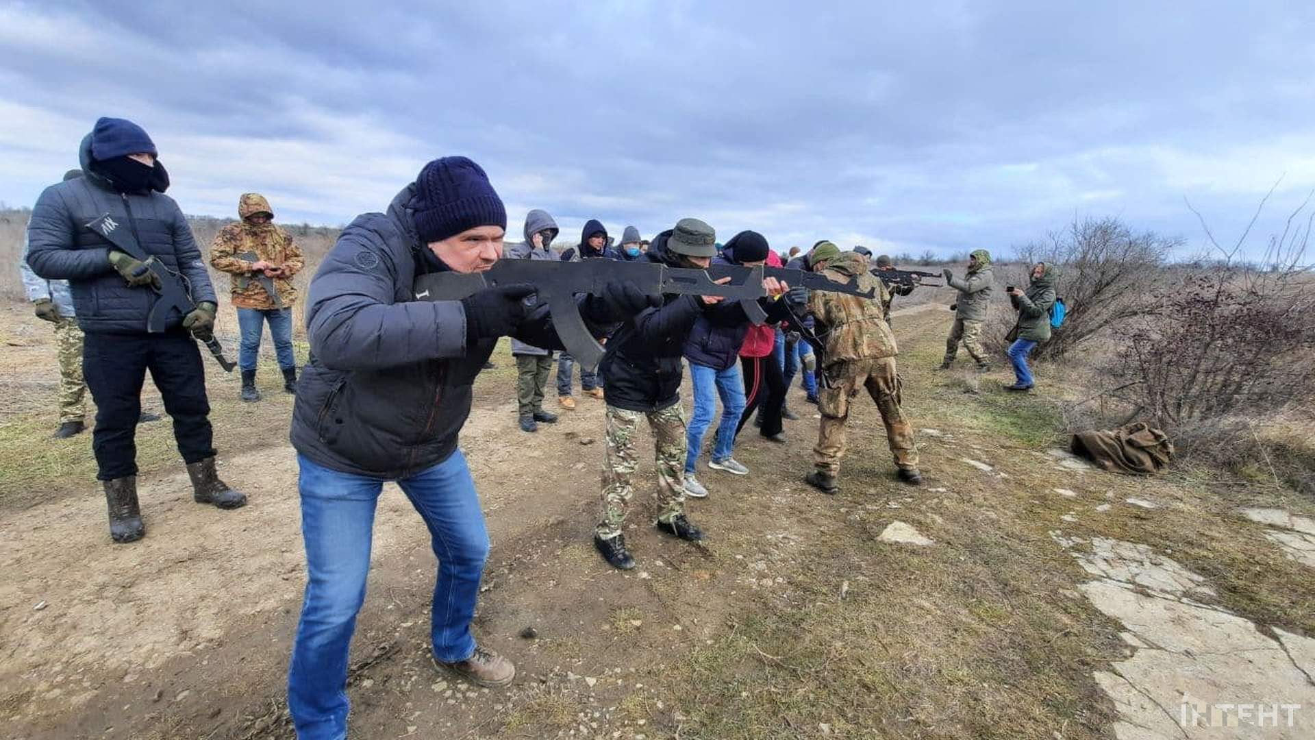 Не панікуй! Готуйся: в Одесі навчали цивільне населення поводитись зі зброєю