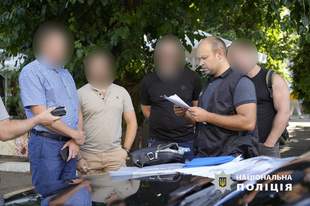 Поліцейські затримали одесита за підозрою у допомозі чоловікам ухилятись від війська