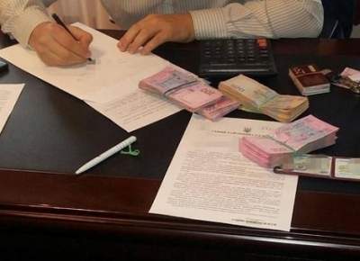 Сотрудники фискальной службы обыскали офисы предпринимателей из-за уклонения от налогов