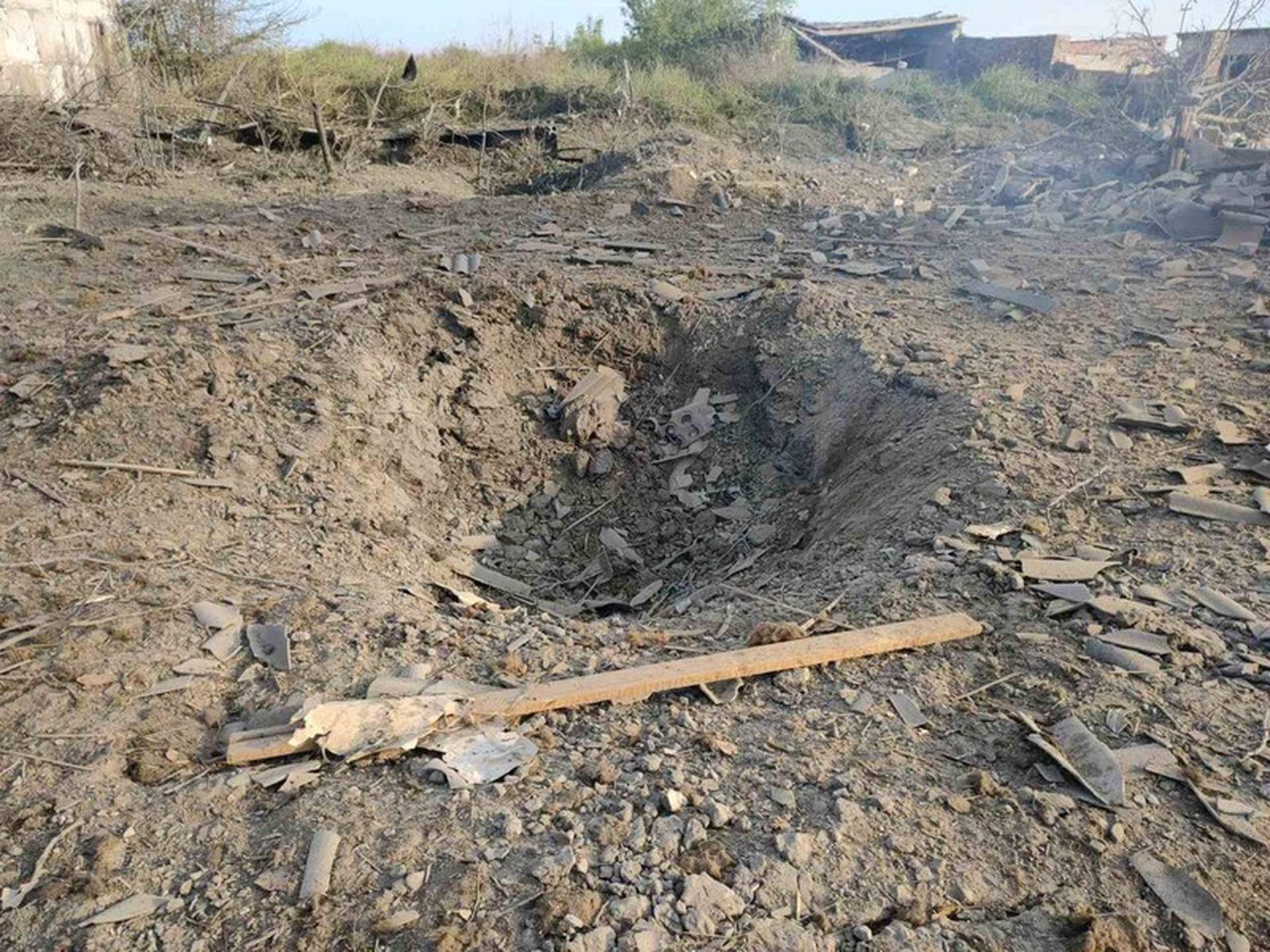 Армія рф поцілила в інфраструктуру Берислава, є загиблий та поранені