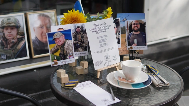 Акція вшанування полеглих захисників "Стіл пам'яті"