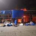 Як пожежники боролися із результатом ракетного удару по Одесі та що залишилось від торгового центру