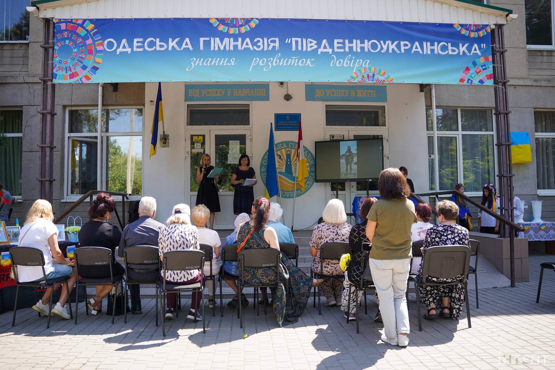 В одеській школі відкрили пам'ятну дошку на честь колишнього учня-захисника