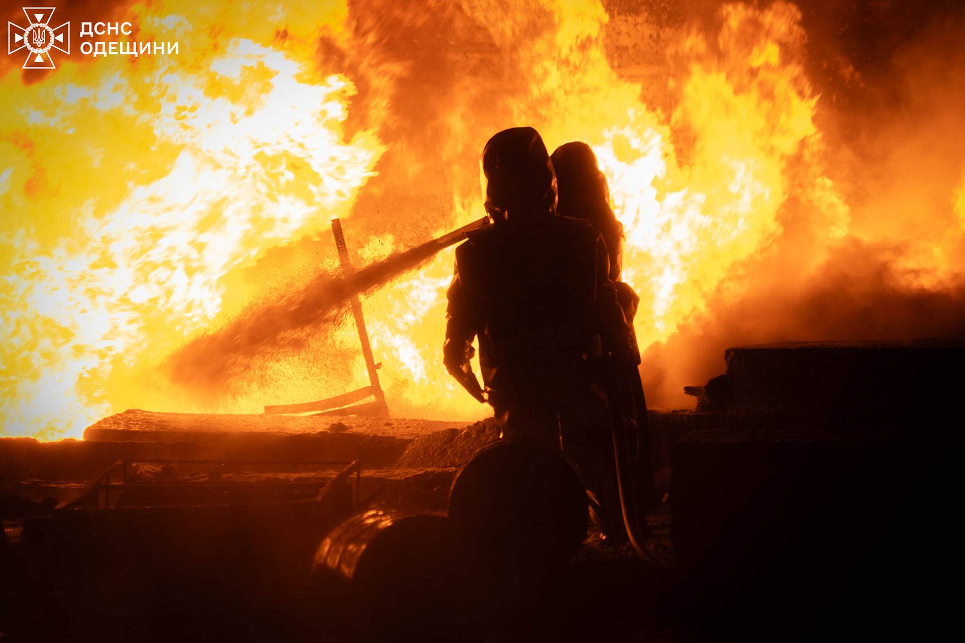 На Одещині пожежу після російської атаки гасили за допомогою потяга