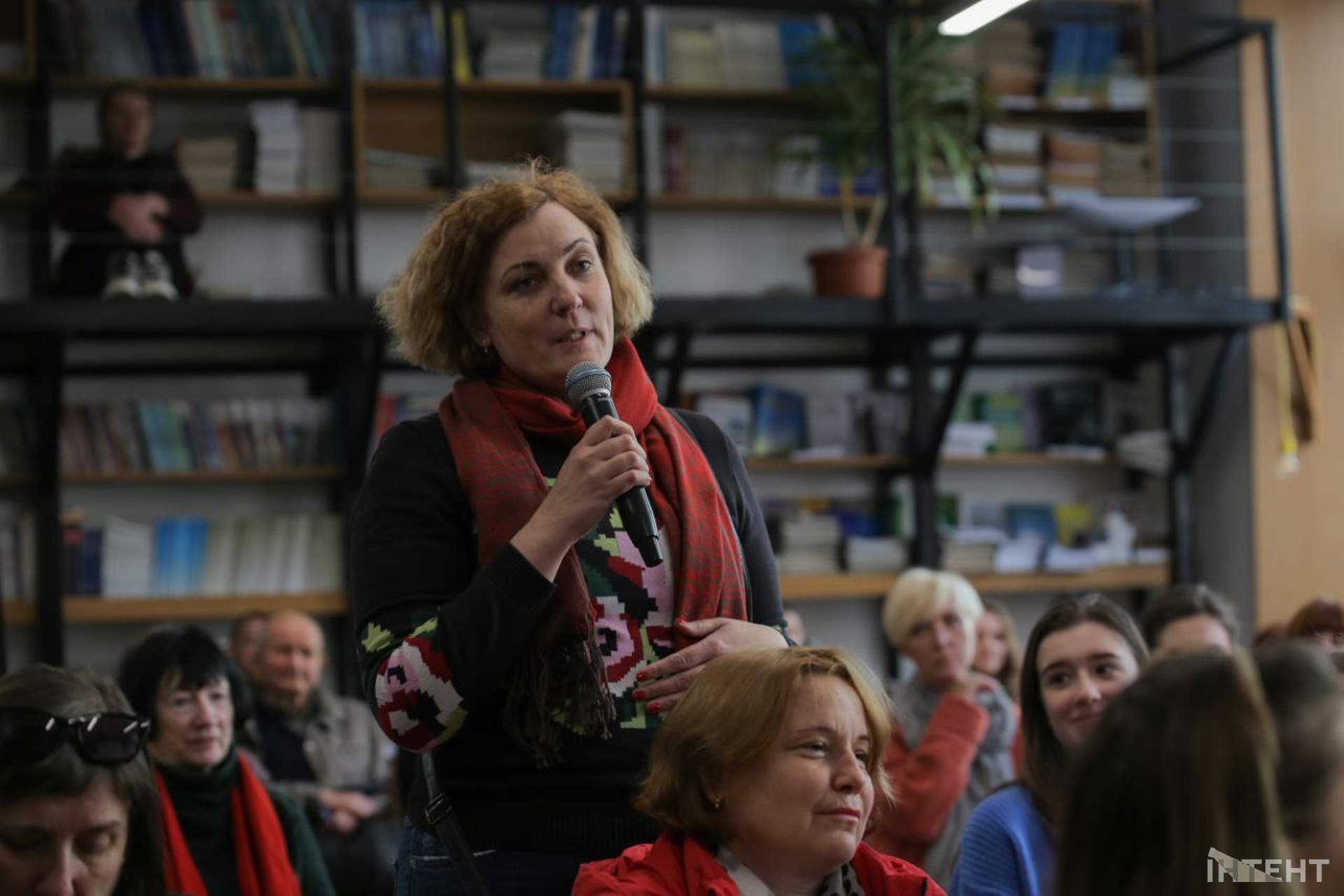 Лауреатка Шевченківської премії прочитала свої вірші на зустрічі з одеситами