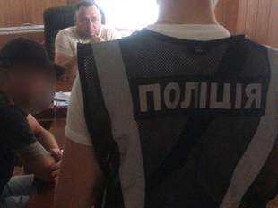 Затримали миколаївця, який давав хабар поліціянту: хотів уникнути покарання за крадіжку