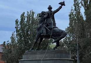 На пам'ятник Суворову в Одесі накинули зашморг (оновлено)
