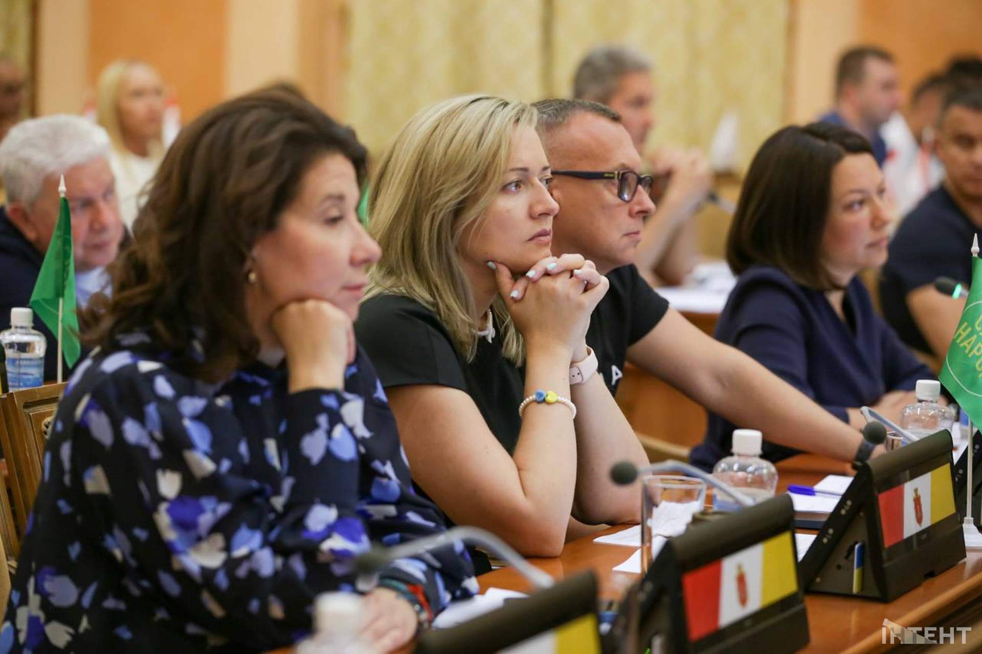 Бурхлива сесія та мітинг у світлинах Інтента