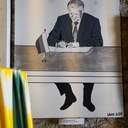 Під мостом в Одесі показали самогубство путіна та як Єльцин вигадував рф