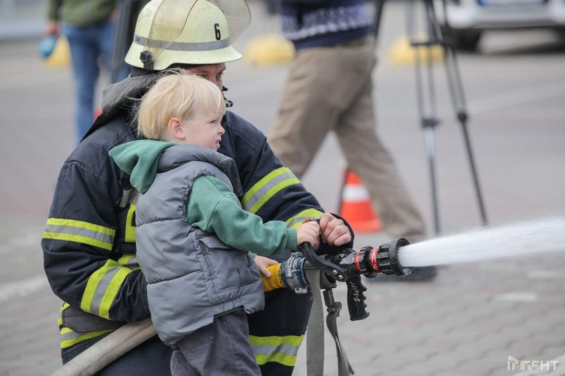 Одеситам розповіли про небезпечні предмети та вчили гасити пожежі