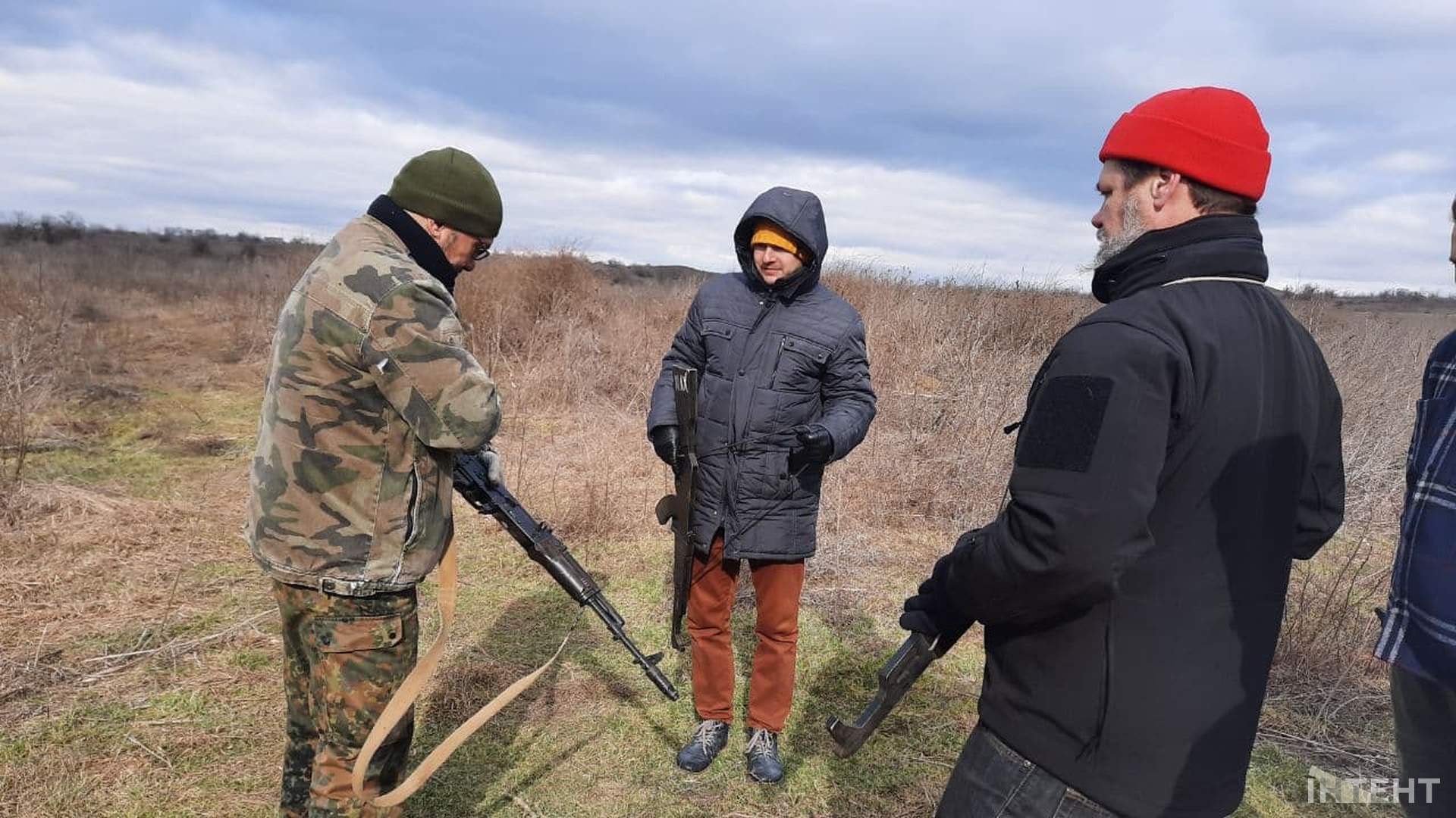 Не панікуй! Готуйся: в Одесі навчали цивільне населення поводитись зі зброєю