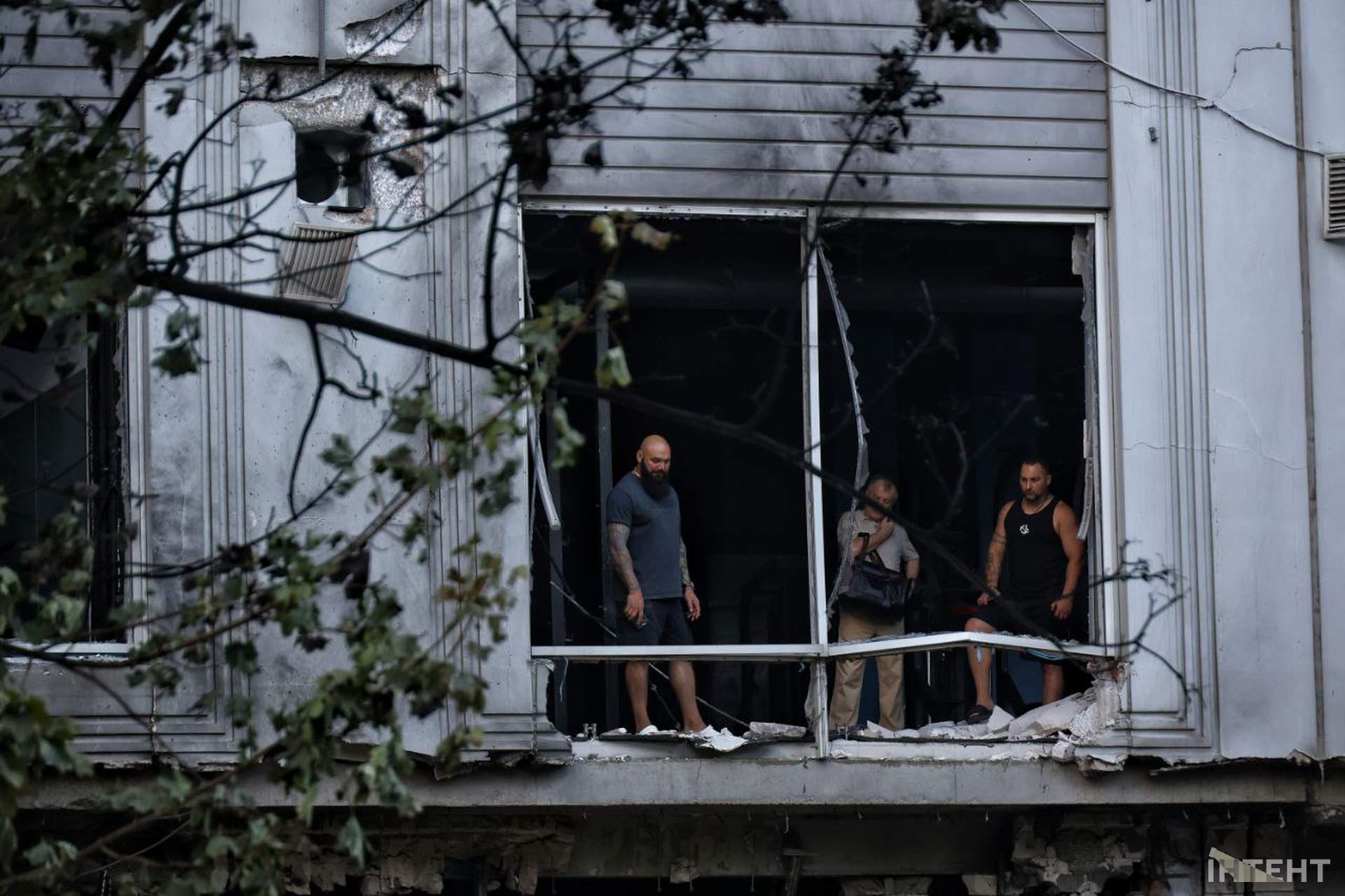 Внаслідок нічного обстрілу Одеси постраждали відділення банку та супермаркет