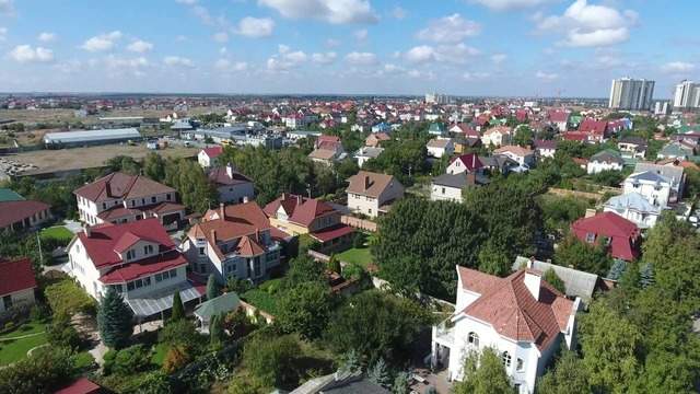 Як купити житло: індивідуальний будинок в місті