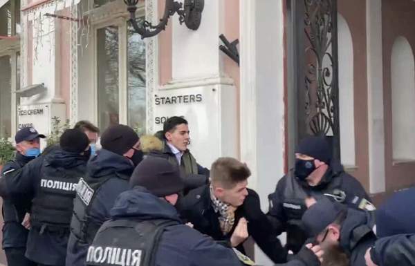 Активісти угруповання «Традиція і порядок» намагалися зірвати марш за права жінок