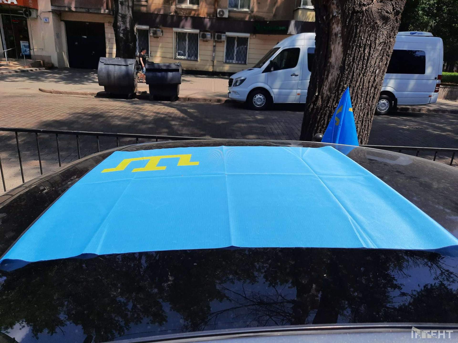 В Одесі влаштували мегамарш вишиванок та автопробіг до дня кримськотатарського прапору