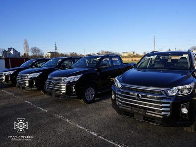 Миколаївські рятувальники отримали нові авто від Кореї