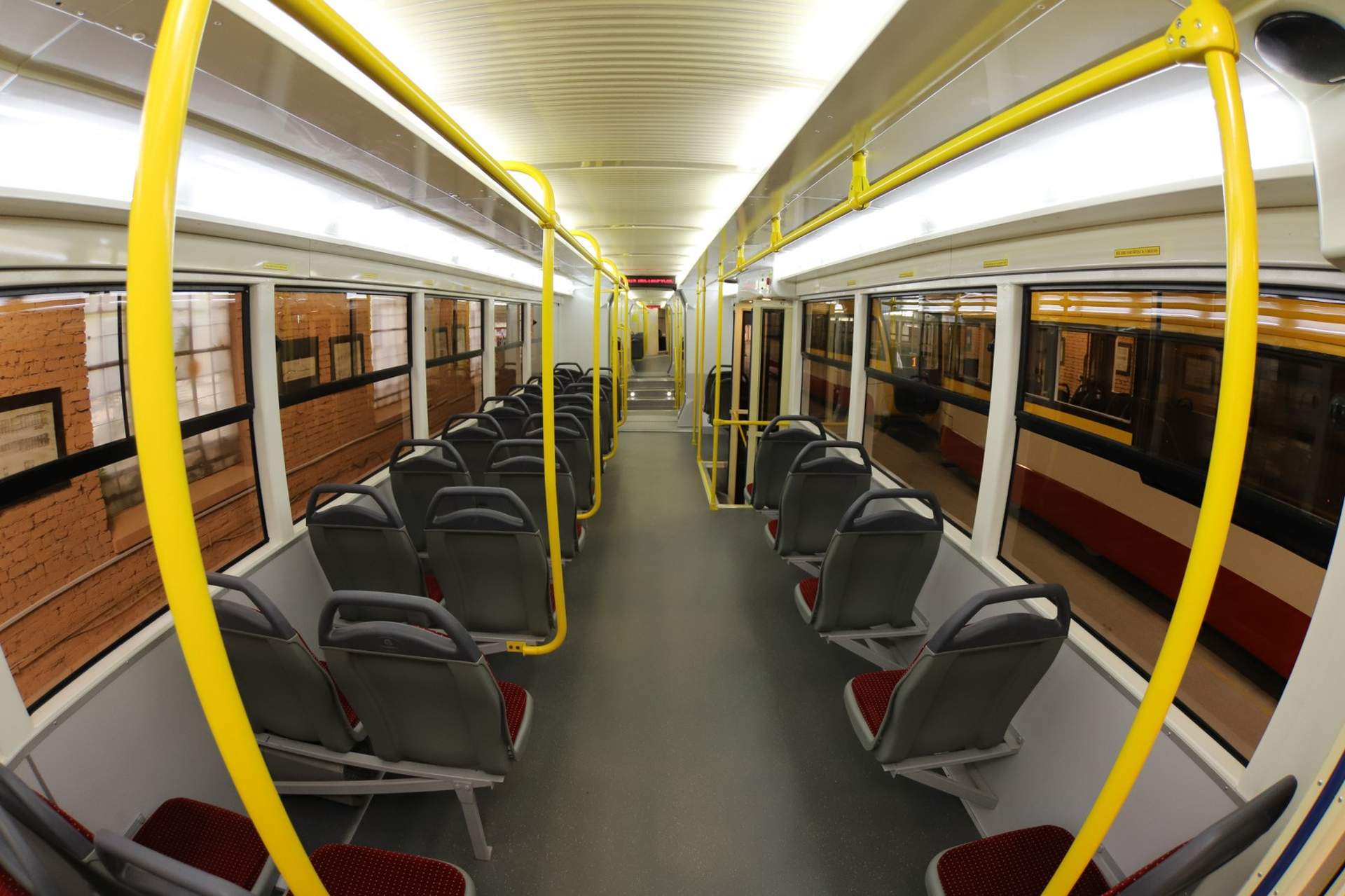 В Одессе собрали самый длинный в Украине трамвайный вагон