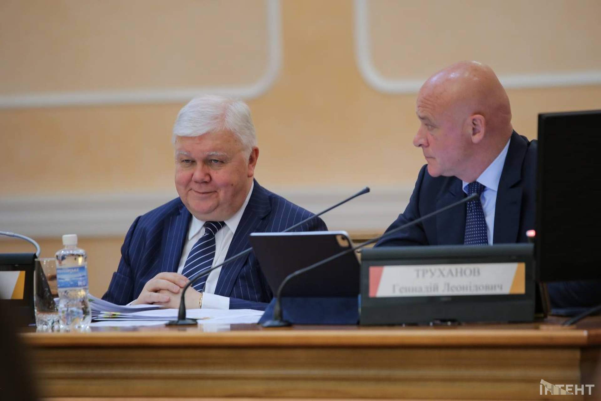 Зарплата мера й перейменування вулиць: сесія міської ради у світлинах