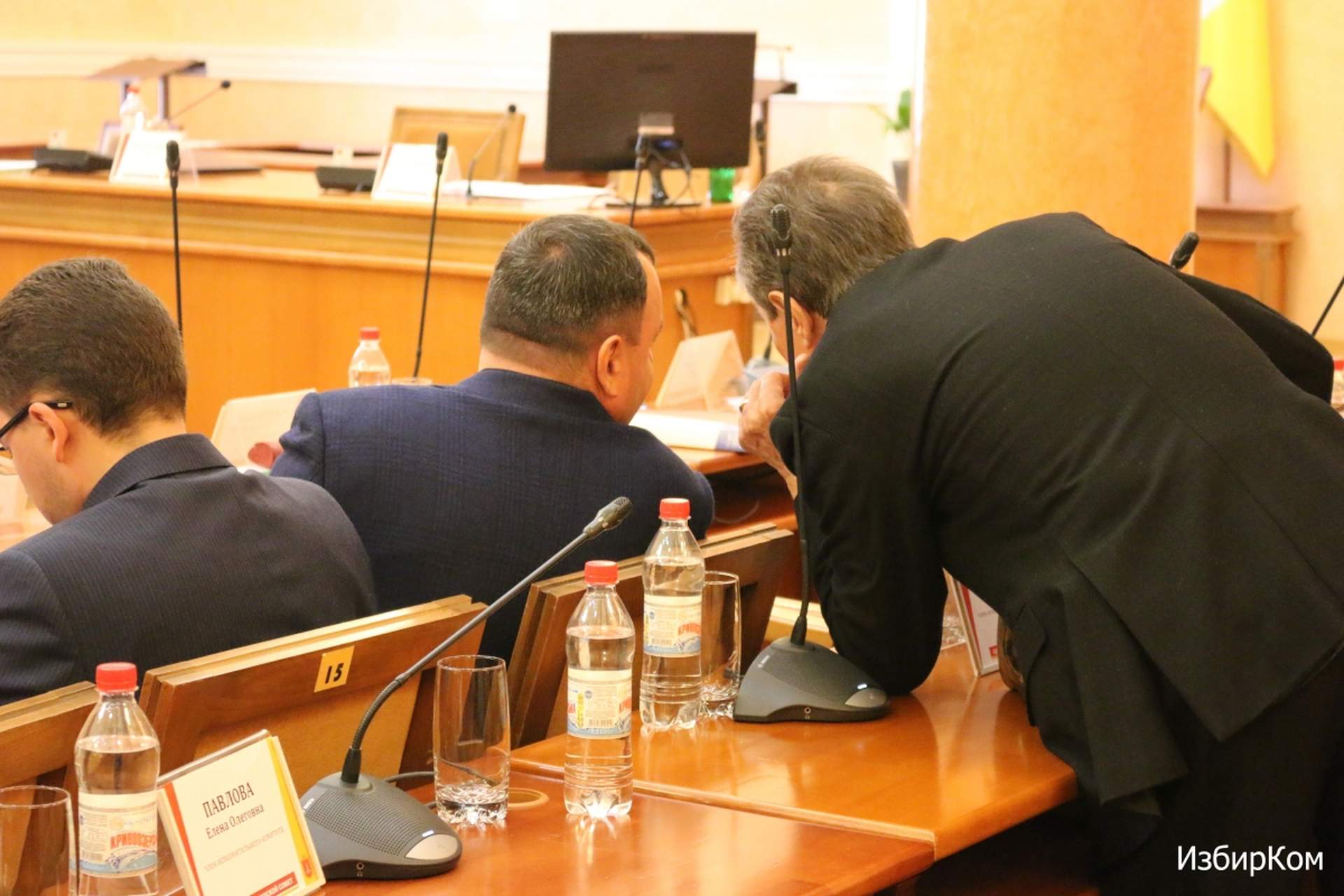 Сессия Одесского городского совета: "минирование", драка и повторное переименование улиц