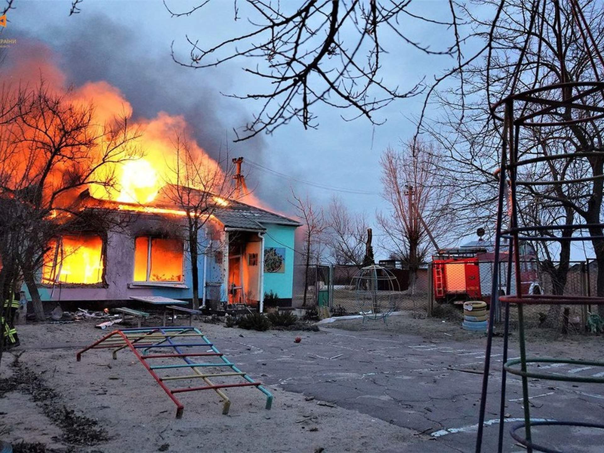 Через обстріли Херсонщини загорівся дитячий садок